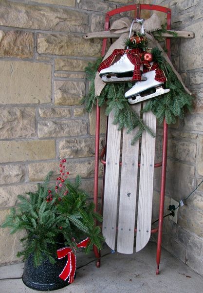 For the front porch at Christmas time! Sleigh Decorations, Natal Country, Christmas Sled, Christmas Front Porch, Christmas Front Doors, Christmas Porch Decor, Outdoor Christmas Lights, Christmas Porch, Noel Christmas