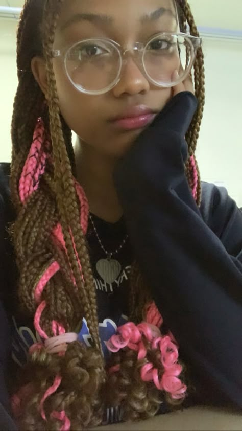 Braids Pink, Brown And Pink Hair, Brown Braids, Girl Glasses, Big Box Braids Hairstyles, Hairstyles With Glasses, Cute Curly Hairstyles, Braided Hairstyle, Cute Braided Hairstyles