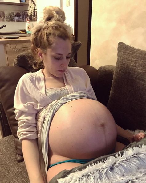 😱 #pregnancy #pregnancybelly #hugebelly #twins #girls #comingsoon #fullhouse 😂 Overdue Pregnancy, Big Pregnant Belly, Pregnant Belly Huge, Twin Belly, Twin Pregnancy Belly, Big Pregnant, 00s Mode, Creative Pregnancy Announcement, Party Make-up