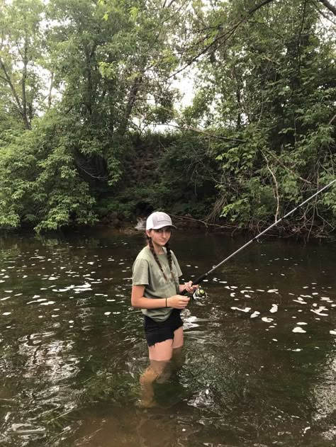 Fishing Fits Women, Fishing Outfit Summer, Cute Fishing Outfits, Country Girl Summer, Fishing In The Dark, Fishing Aesthetic, Country Girl Aesthetic, Fishing Outfit, Country Pics