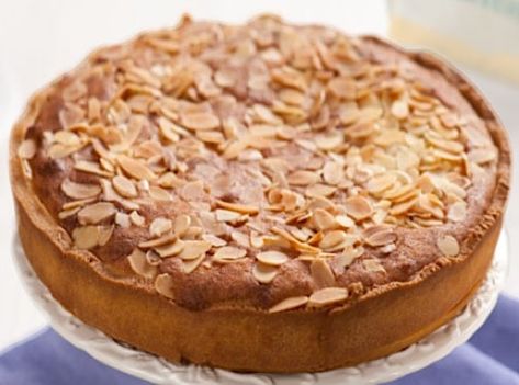 La tarte à la frangipane est une tarte composée d��’une pâte brisée, de crème frangipane et saupoudrée d’amandes effilées. Facile et rapide à préparer, délicieuseLire la suite Cardamom Cookies Recipe, Spiced Shortbread, Air Fryer Cake Recipes, Cardamom Cookies, Easy Cakes To Make, Frozen French Fries, Cake Rack, Buttery Shortbread Cookies, Cakes To Make