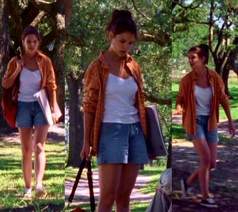 Dawson’s Creek Outfits, Joey Dawsons Creek Outfits, Dawson Creek Outfits, 90d Outfits, 90d Fashion Outfit, 90s Button Up Shirt Outfit, 2000s Romcom Outfits, Dawsons Creek Outfits, Dawsons Creek Fashion