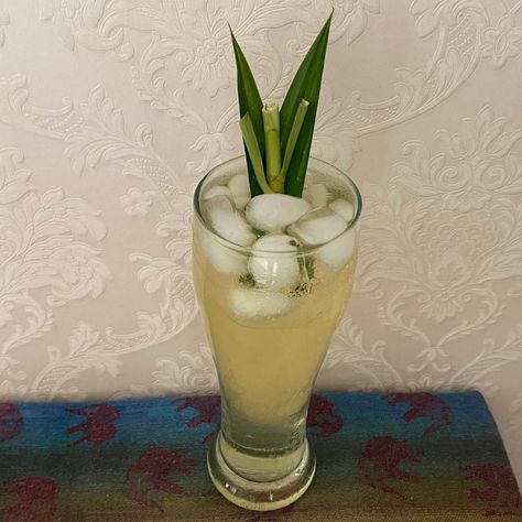 Thai Lemongrass Pandan Drink - My Thai Cooking Pandan Drink, Lemongrass Drink, Starter Dishes, Herbal Drink, Fresh Drink, Pandan Leaves, Thai Desserts, Drink Recipes Nonalcoholic, Herbal Drinks