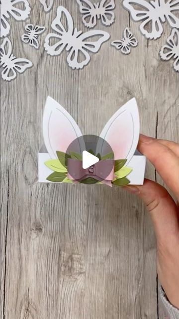 Katharina Tarta Crafts on Instagram: "Just another cute little diy Easter gift idea 😊 Or just a gift for someone who really likes bunnies or rabbits 😉  Hope you like it 😊🌷🐰  #eastercraftsforkids #handmade #crafttutorial" Diy Bunny Decorations, Easter Planter Ideas, Easter Paper Crafts, Easter Board, Diy Easter Gifts, Easy Easter Decorations, Easter Decorations Kids, Planter Ideas, Board Decoration