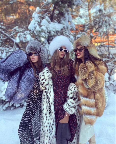 Russian Winter Fashion, Winter Party Outfits, Winter Outfits Snow, Fur Coat Outfit, Winter Party Outfit, Red Hair Inspo, Russian Winter, Luxury Lifestyle Fashion, Edgy Hair