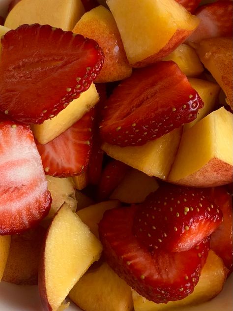 fruits summer dinner food aestetic healthy strawberry nectarine peach Peaches And Strawberries, Strawberries And Peaches, Fruits Summer, Peach Strawberry, Fruit Fruit, Peach Puree, Healthy Strawberry, Peach Aesthetic, Girl Lifestyle