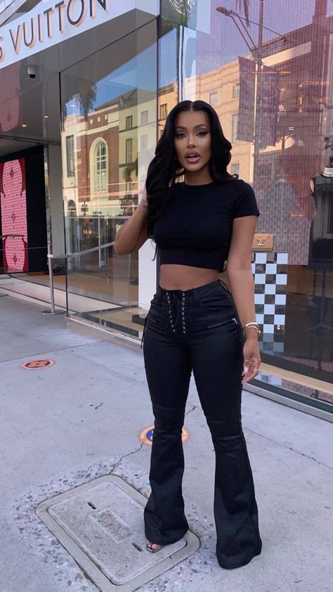 Jodie Joe Outfits, Jeans Outfit Black Women, Jodie Joe, Flare Jeans Outfit, Instagram Baddie, Causal Outfits, Streetwear Fashion Women, Cute Swag Outfits, Jeans Outfit