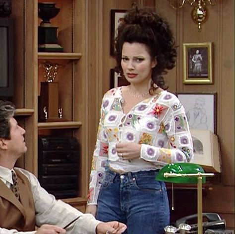 The Nanny Iconic Outfits, Nanny Named Fran Outfits, Fran Fine Hairstyle, The Nanny Outfits Fran Drescher The 90s, The Nanny Outfits Inspiration, The Nanny Fashion Outfits Fran Drescher, Fran Fine Outfit Inspiration, The Nanny Fran Outfits, The Nanny Outfits Fran Drescher