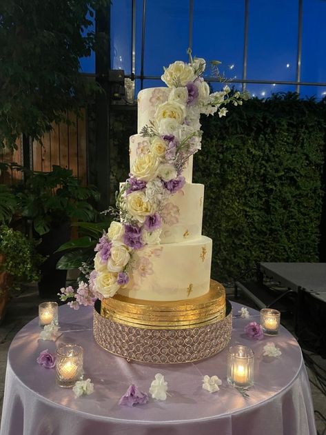 Light Purple Quinceanera Cake, Lavender And Pink Wedding Flowers, White Wedding Cake With Lavender Flowers, Wedding Cake Rapunzel, Rapunzel Wedding Flowers, Cakes For Special Occasions, Tangled Theme Wedding Cake, Light Purple And White Wedding Theme, Lavender Cake Wedding