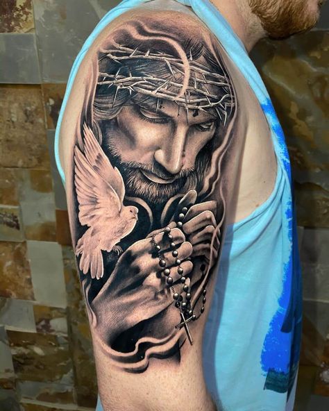 Jesus On Cross Tattoo, Shoulder Tattoos For Men, Jesus Tattoo Sleeve, Tato Realis, Jesus Christ Tattoo, Tatuaje Cover Up, Jesus Tattoo Design, Unusual Tattoo, Christ Tattoo