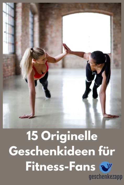 Über welches Geschenk kann sich ein Fitnessfreak freuen? Welches sind die besten Geschenkideen für Fitness Fans? Wir haben uns mit dieser Frage etwas näher beschäftigt und stellen anbei die besten und originellsten Geschenke für einen Fitness Liebhaber vor. #GeschenkeFitnessFreaks #SportGeschenke #FitnessGeschenke #GeschenkeSportlich Fitness Box, Bodybuilder, Sport Fitness, Ballet Skirt, Ballet, Gym