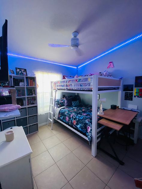 Led Lights Bunk Bed, Bunk Bed Small Room Ideas, Bunk Bed Aesthetic, Bunk Bed Decor, Bunk Beds Small Room, Small Bedroom Ideas For Women, Small Bedroom Ideas For Couples, Comfortable Bedroom Decor, 4 Bedroom House Designs