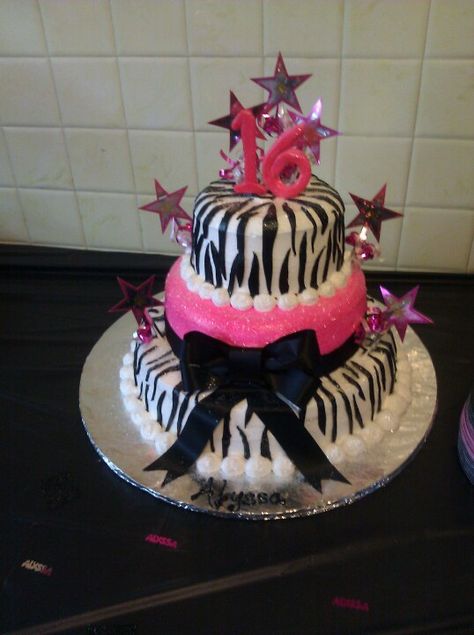 Alyssa's sweet 16 cake Sweet 16 2000s, 2000s Sweet 16, Trashy Gyaru, Y2k Cake Ideas, Scene Birthday Party, 2000s Birthday Cake, Mcbling Birthday Cake, 2000s Cake, Black And Pink Birthday Theme Sweet 16