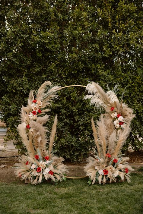 Red Boho Wedding Decor, Red Boho Wedding, Fall Flower Wedding Bouquets, Country Western Wedding, Western Glam, Wedding Appetizers, Tan Wedding, Red Rose Wedding, Country Wedding Decorations