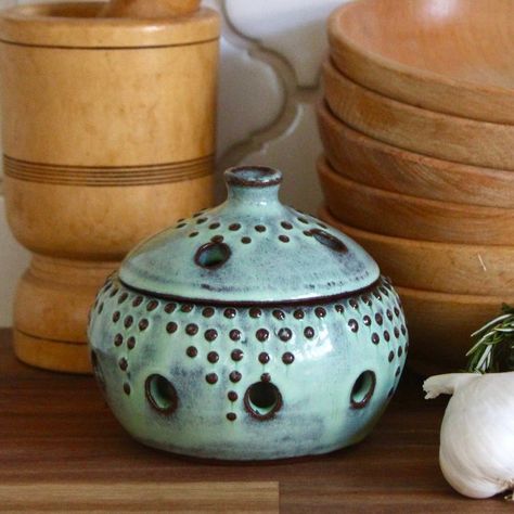 Garlic Pottery, Garlic Holder Pottery, Ceramic Garlic Keeper, Pottery Lids, Pottery Kitchen Utensil Holder, Pottery Garlic Keeper, Pottery Garlic Keeper Handmade, Ceramic Utensil Holder Handmade, Garlic Keeper Pottery