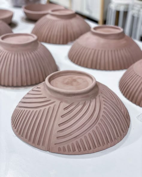 Hand Molded Pottery, Carving Bowls Pottery, Hand Carved Pottery Bowls, Pottery Carving Ideas Bowls, Hand Thrown Pottery Bowls, Hand Built Pottery Bowl, Textured Ceramic Bowls, Large Ceramic Bowls, Carved Ceramics Ideas