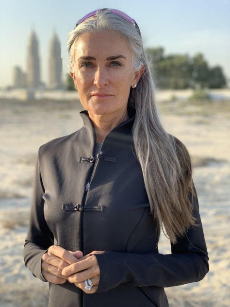 Caroline Labouchere, Gorgeous Gray Hair, Silver Strand, Grey Hair Color, Aging Beautifully, Long Hairstyles, Style Change, Aging Gracefully, Grey Hair