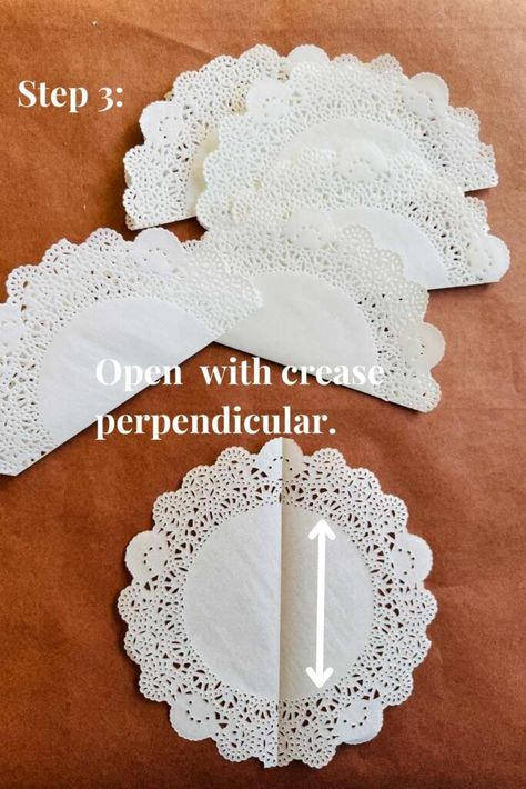 Paper Doilies Crafts, Dollies Crafts, Lace Decoupage, Doily Snowflakes, Paper Doily Crafts, Doily Crafts, Material Crafts, Doily Art, Doilies Crafts