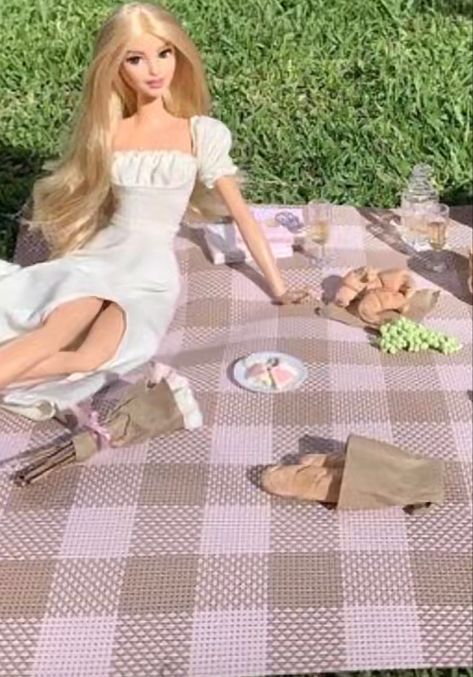 Barbie Picnic, Barbie Bebe, Realistic Barbie, Barbie Bedroom, Barbies Pics, Dress Barbie Doll, Baby Barbie, Barbie Fashionista Dolls, Barbie Aesthetic