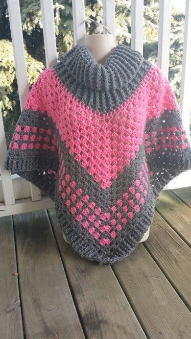 Poncho Design, Granny Stitch, Crochet Poncho Free Pattern, Poncho Crochet, Simply Crochet, Cowl Neck Poncho, شال كروشيه, Crochet Poncho Patterns, Poncho Pattern