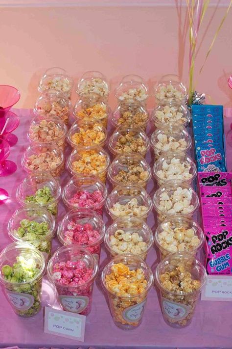 Popcorn Cups Diy, Mexican Dessert Table, Candy Store Display, Corn In A Cup, Popcorn Recipes Easy, Fruit Buffet, Popcorn Cups, Dessert Cups Recipes, Candy Display