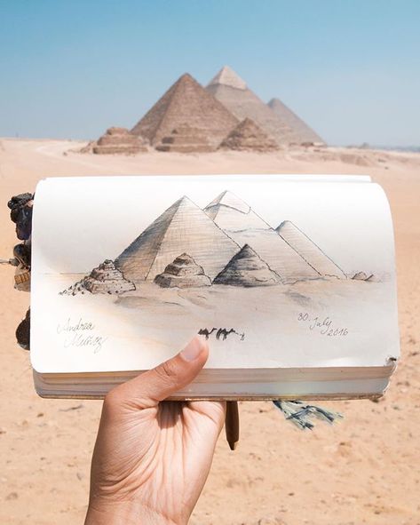 ANDI 🇻🇪🌍🇦🇹 Destination Chaser sur Instagram : Always sketching the places I go to. Will try to post more of my travel sketches on here! 😊 Thanks to @My.Egypt, @ExperienceEgypt… Ancient Egyptian Architecture, Pyramids Egypt, Perspective Drawing Architecture, Sky Art Painting, Interior Architecture Drawing, Great Pyramid Of Giza, Flower Art Drawing, The Pyramids, Travel Sketches