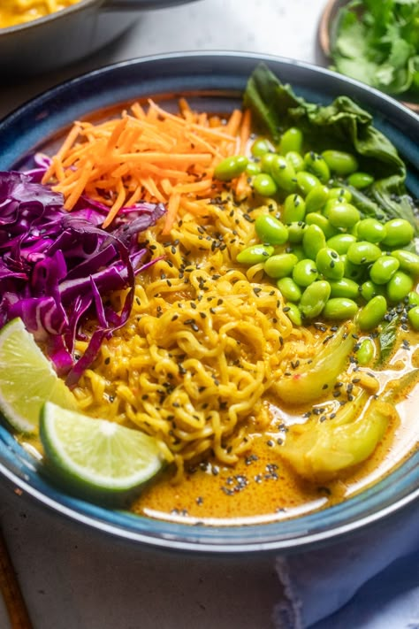 Vegan Spicy Curry Ramen Spicy Curry Ramen, Vegan Curry Ramen, Vegetarian Bowl, Vegan Noodles Recipes, Veggie Curry, Curry Ramen, Spicy Curry, Spicy Ramen, Vegan Ramen