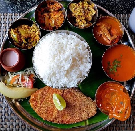 Another edition of Goan food, read this article to learn more about food of Goa! Goa Food, Indian Fast Food, Goan Food, Goan Recipes, India Food, Cafe Menu, Pork Sausage, Indian Cooking, Curries