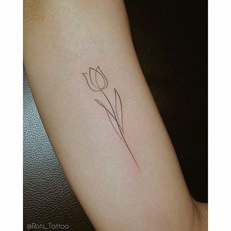 #tattoos #tattoos #tattoos Single Flower Tattoo, Tulip Tattoo, Muster Tattoos, Small Tattoos Simple, Henna Tattoos, Discreet Tattoos, Dainty Tattoos, Spine Tattoos, Subtle Tattoos