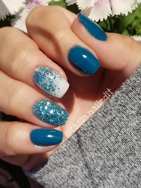 Blue Dip Nails Ideas, Teal Dip Nails Ideas, Blue Nail Designs Dip Powder, Winter Blue Dip Nails, Short Pale Blue Nails, Dipped Nails Ideas Powder Short, Short Dip Powder Nails Blue, Teal Dip Nails, Dipped Nails Ideas Summer