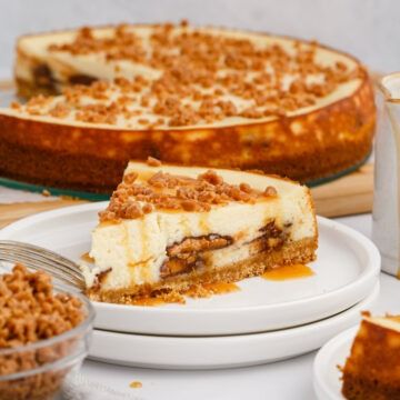 Heath Bar Cheesecake - Kitchen Divas Heath Bar Cheesecake Recipe, Heath Bar Cheesecake, Heath Bar Cake, Heath Bar, Frozen Cheesecake, Toffee Candy, Cheesecake Recipes Classic, Heath Bars, Toffee Bars