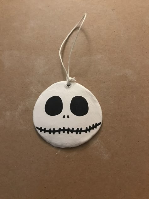 Diy Jack Skellington Ornaments, Jack Skellington Sculpture, Jack Skellington Ornaments Diy, Air Dry Clay Christmas Projects, Nightmare Before Christmas Clay, Jack Skellington Faces, Clay Christmas Decorations, Eco Crafts, The Nightmare Before Christmas Jack