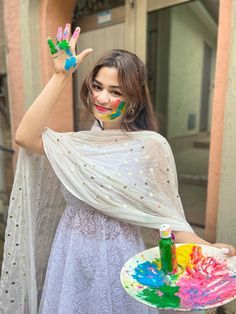 Holi Outfit Ideas Indian Women, Holi Photoshoot Ideas In Saree, Aesthetic Holi Outfits, Indian Holi Aesthetic, Holi Aesthetic Outfits, Holi Video Ideas, Holi Photoshoot Ideas For Women, Holi Pic Ideas, Holi Instagram Story Ideas