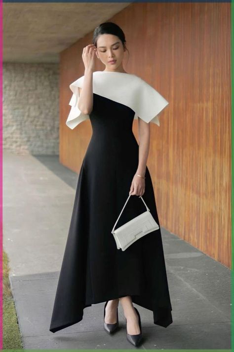 Elegant Dresses Classy Rich Black, Classic Black And White Outfits, Classic Dress Vintage Classy, Symphony Outfit Orchestra, Classy And Elegant Outfits, Black And White Dress Classy, Black Vintage Dress, Black Dresses Classy, 파티 드레스