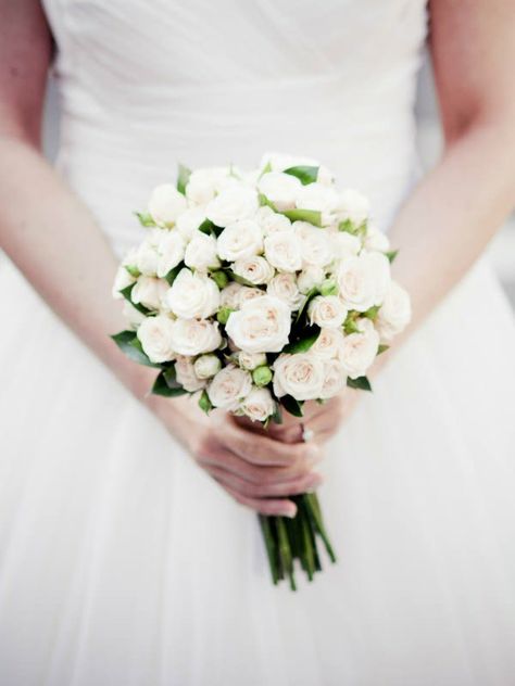 Bride's Petite Bouquet: White Spray Roses + Green Foliage Spray Rose Bouquet, Spray Roses Bouquet, Classic Wedding Bouquet, Garden Rose Bouquet, Flowers Minimalist, White Spray Roses, Round Bouquet, Bridal Bouquet Flowers, Rose Wedding Bouquet