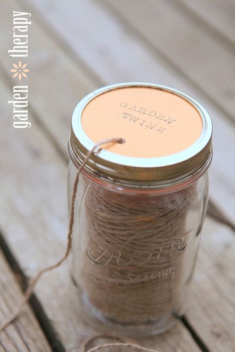 How to Make a Mason Jar Garden Twine Dispenser Mason Jar Twine, Jar Garden, Mason Jar Garden, Mason Jar Ideas, Jar Ideas, Jar Diy, Craft Room Ideas, Craft Room Organization, Mason Jar Diy