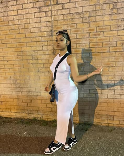 Back And White Outfits, Dress And Sneakers Outfit Casual, Long Dress Outfit, Maxi Dress Outfits, Dress With Shoes, Dress And Sneakers Outfit, Mode Zara, Effortlessly Chic Outfits, Swag Outfits For Girls