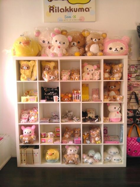 cube shelves display. San-x Plush Shelf Ideas, Stuffed Animal Collection Display, Cube Shelf Aesthetic, Plush Collection Display, Collection Display Ideas, Toy Collection Room, Plush Storage, Aesthetic Plush, Plushie Collection