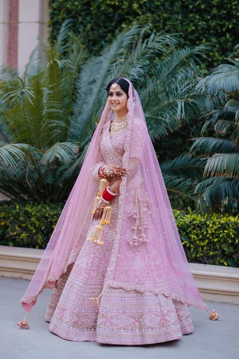 Wedding Outfits Indian, Pink Bridal Lehenga, Wedding Dresses Ideas, Bridal Lehenga Designs, Latest Bridal Lehenga, Delhi Wedding, Wedding Lehenga Designs, Indian Bride Outfits, Bridal Lehenga Collection