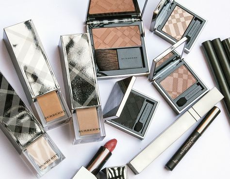 The makeup artist behind the Burberry Beauty suite of products (they keep getting better) instructs how to look effortlessly British no matter your style Beauty Suite, Twilight Home, Classic Makeup Looks, Burberry Makeup, Makeup Tools Products, Burberry Beauty, Girl Essentials, Cover Girl Makeup, Classic Makeup