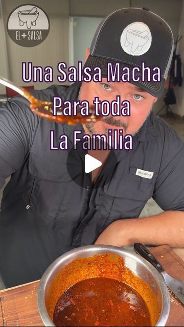 Rafael Villarreal on Instagram: "La salsa macha es deliciosa… pero no todos aguantan su picor… . Esta es deliciosa y es para toda la familia… . Mucho sabor, mucha textura y un color hermoso  . Te gusta con la salsa macha? Con que la usas? Yo la vdd a todo.. hasta a las botanas  . #elmassalsa #quetodomexicoseenchile #receta #salsa #familia #tacos #tortas #mexico" Salsa Macha Receta, Wasacaca Salsa, Salsa Roja Taquera, Moljacete Salsa, Chile Arbol Salsa, Tacos