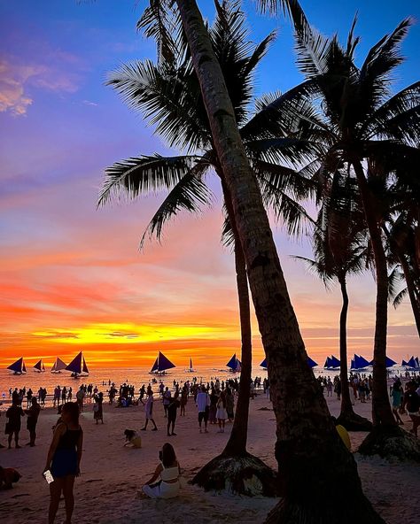 Golden skies and gentle waves: Boracay's sunset, with people and the iconic Paraw sail, creates a perfect moment of serenity. 🌅⛵️✨ 📸Vic Alcuaz #BoracaySunset #IslandVibes #ParawSailing #PhilippineBeaches #GoldenHour #TropicalParadise #BoracayIsland #SunsetMagic #Wanderlust #Philippines #philippinesbestshotsandplace Sunset With People, Boracay Island, Boracay, Island Vibes, Perfect Moment, Tropical Paradise, Golden Hour, Philippines, Sailing