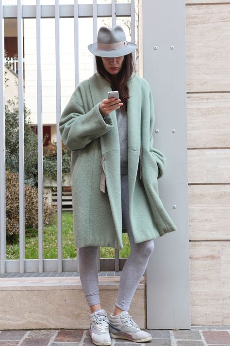 minty fresh. #SilviaBergomi in Seoul. Street Style Magazine, What Inspires Me, Grey Outfit, Street Style Inspiration, Mode Inspo, Sporty Chic, Winter Looks, Baseball Caps, Not Mine