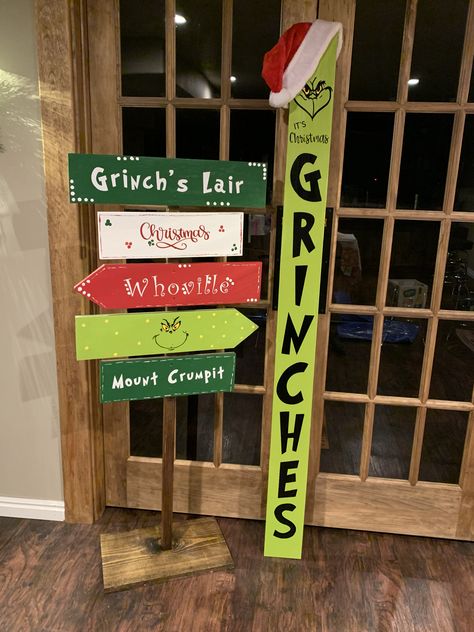 Grinch Christmas Porch Signs, The Grinch Welcome Sign, Grinch Direction Sign, Grinch Welcome Sign, Ffa Projects, Grinchmas Tree, Grinch Diy, Woodworking Christmas, Grinch Drawing