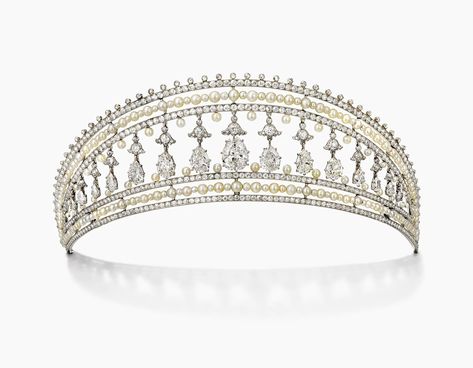 Cartier Tiara, Cartier High Jewelry, Jewelry Cartier, China Russia, Diamond Tiara, High Jewellery, Royal Jewels, Cz Jewelry, Bridal Tiara