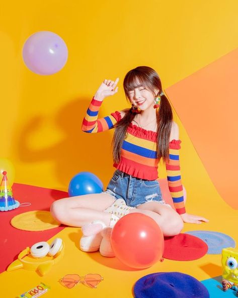 Childish Poses, Cheerful Pose, Chica Cool, Concept Photos, Female Pose Reference, Background Drawing, Body Reference Poses, Pretty Birthday Cakes, Instagram Pose