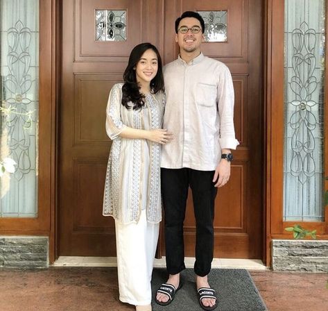 Outfit Kondangan Casual, Outfit Lebaran Simple, Eid Outfits Ideas, Lebaran Outfit, Ootd Lebaran, Dress Lebaran, Kondangan Outfit, Eid Outfit Ideas, Kebaya Modern Dress