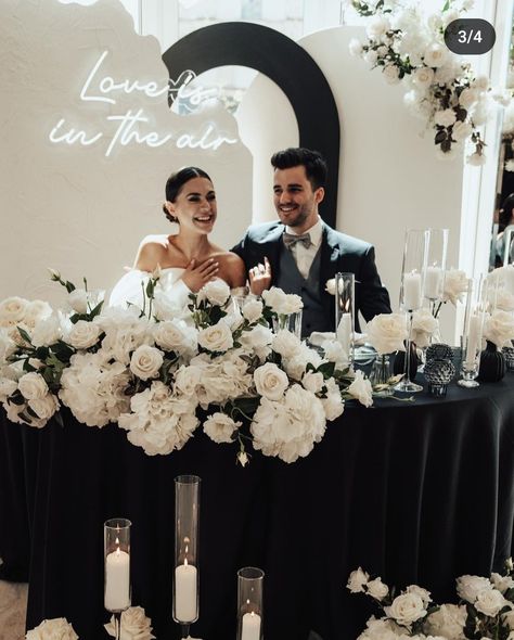 Wedding Black Gold White, Minimalist Black Tie Wedding, Modern Micro Wedding, Black And White Wedding Theme Guests, Black White Gold Wedding Theme Receptions, Black And White Decor Wedding, Black And White Wedding Aisle, Black Tie Wedding Flowers, Black And White Sweetheart Table