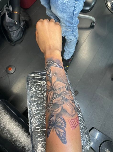 Tattoo Ideas Realistic, Small Tattoo Stencils, Drawings Tattoo Ideas, Art Drawings Tattoo, Artist Tattoo Ideas, Half Arm Sleeve Tattoo, Stencils Tattoo, Female Tattoo Ideas, Men Tattoo Ideas