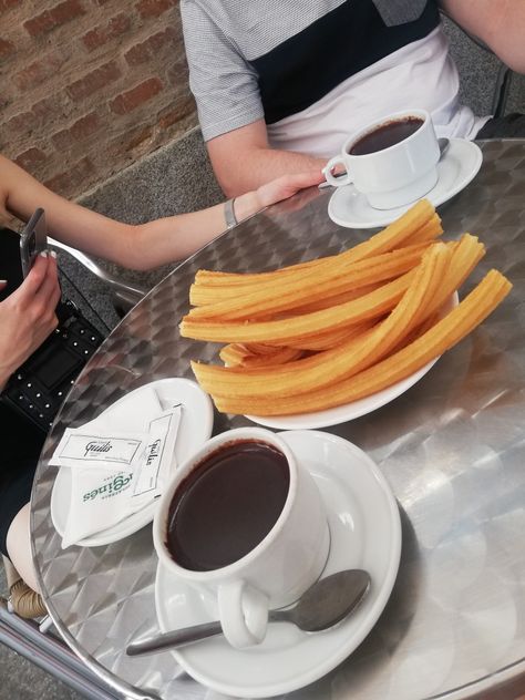 Chocolate Con Churros, Madrid Food, Harajuku 90s, Cartoon Tshirt, Avocado Vegan, Art Pics, Dessert Pictures, Kawaii Cartoon, Gluten Free Cooking